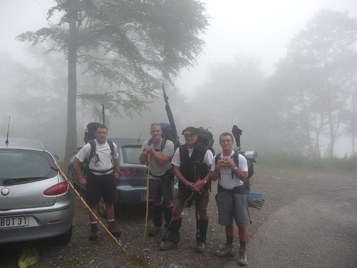 Garbet2009 001.jpg - Le fine au départ ! Brouillard, froid et pluie.... le séjour s'annonce mauvais :-(